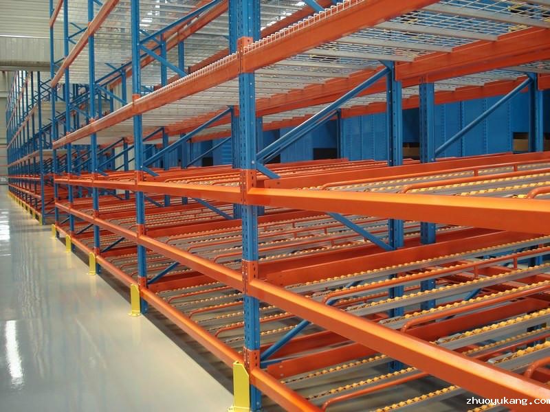 Roller-style fluent shelves